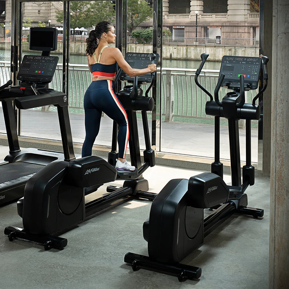 Life Fitness Club Series + Elliptical Cross-Trainer