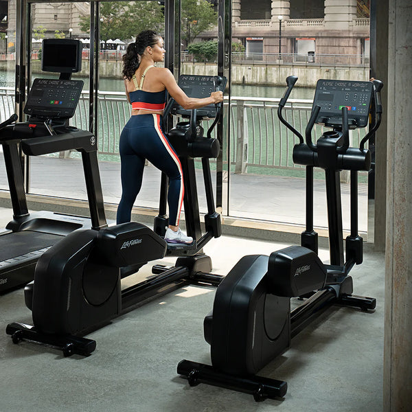 Life Fitness Club Series + Elliptical Cross-Trainer