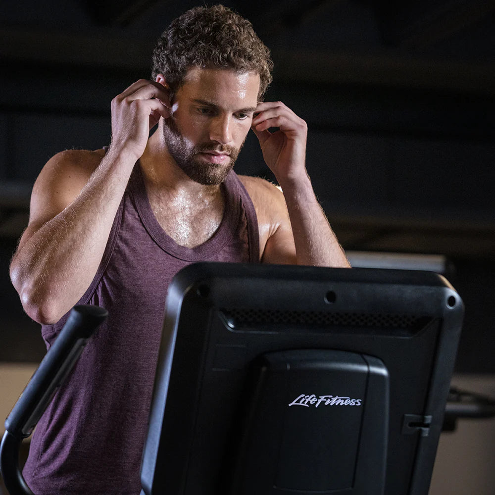 Life Fitness Club Series + Elliptical Cross-Trainer